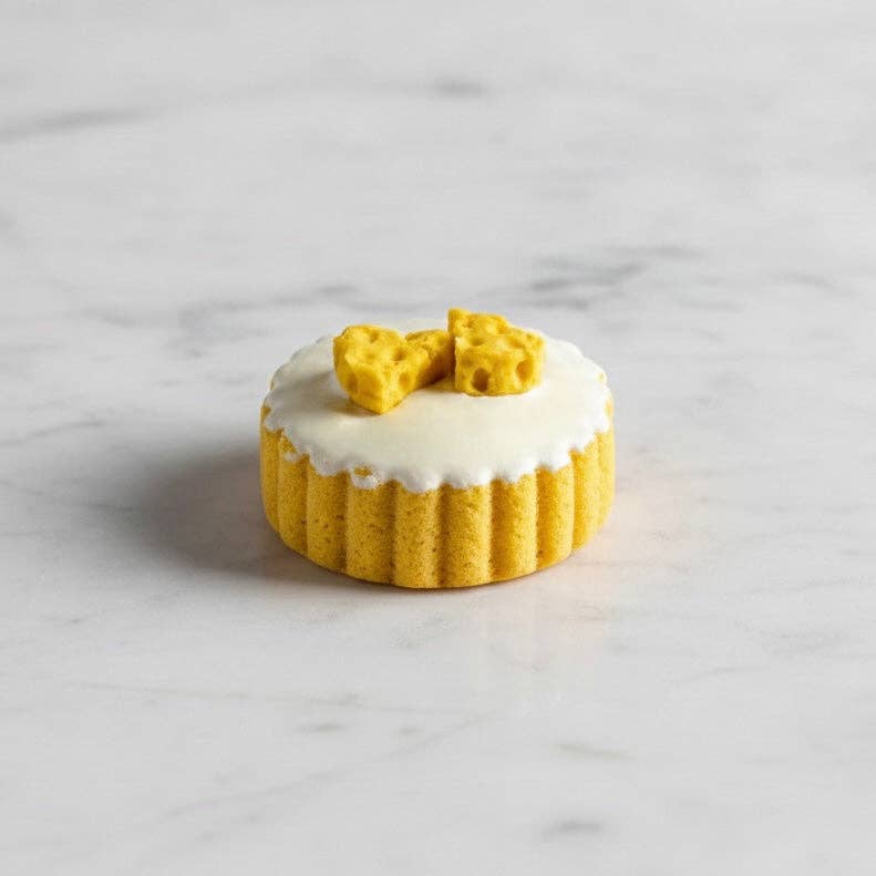 Blossom & Cheddar Mini Bakery Cakes - Dog & Cat Treats (2pc)